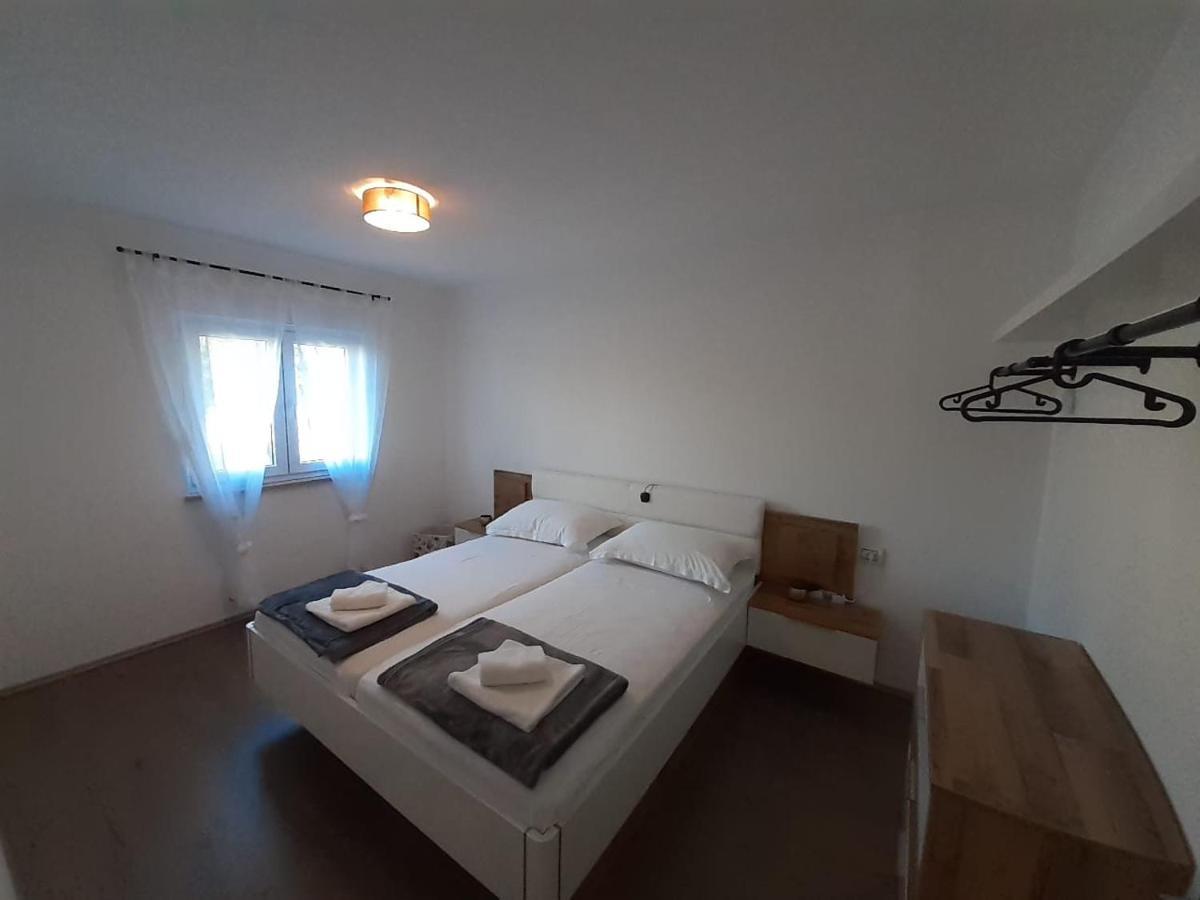 Holiday House Emjalemi พูลา ภายนอก รูปภาพ