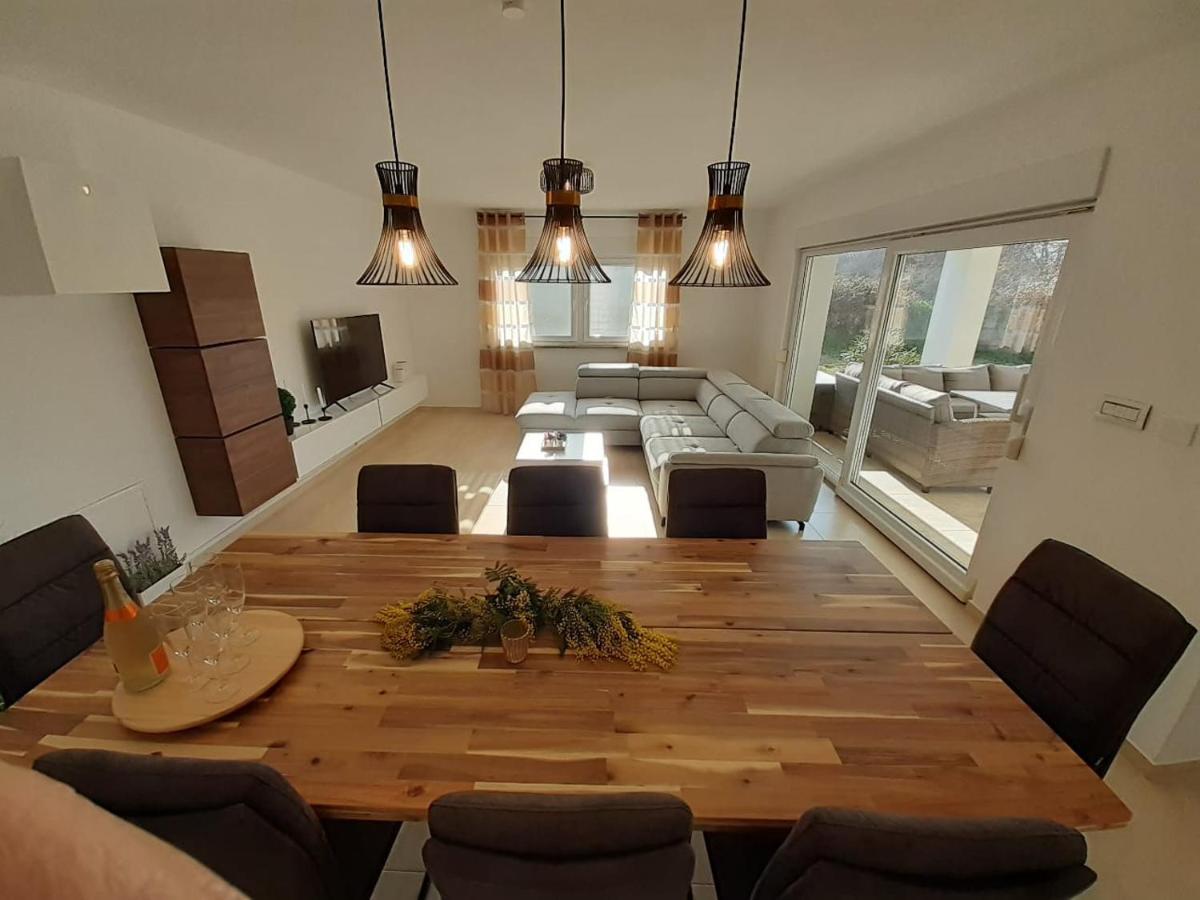 Holiday House Emjalemi พูลา ภายนอก รูปภาพ