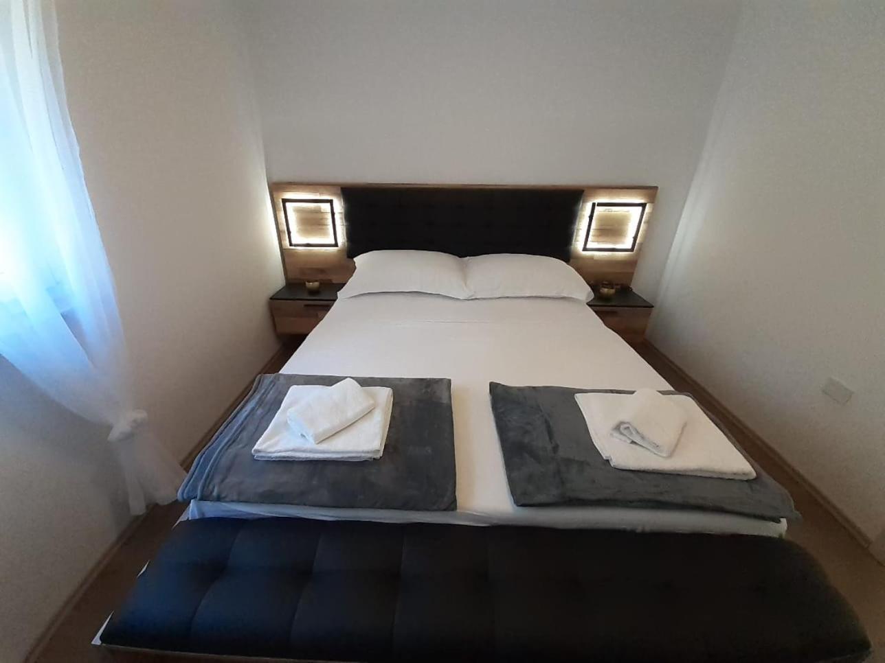 Holiday House Emjalemi พูลา ภายนอก รูปภาพ